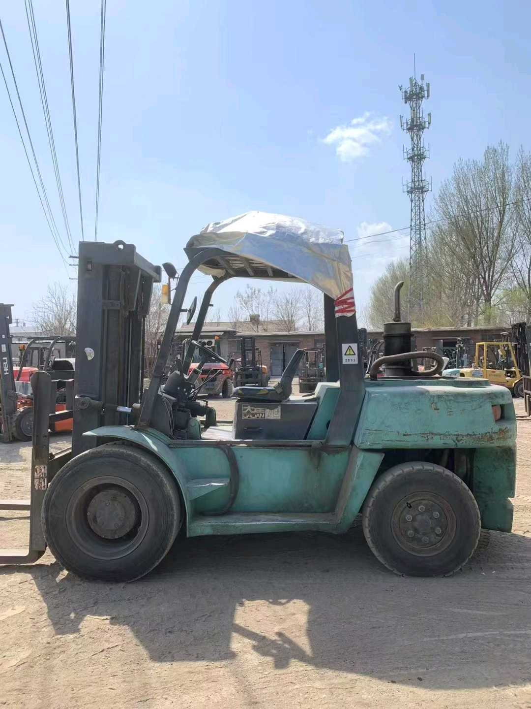 山东德州二手大连D系列7吨0款升高3.03米柴油叉车