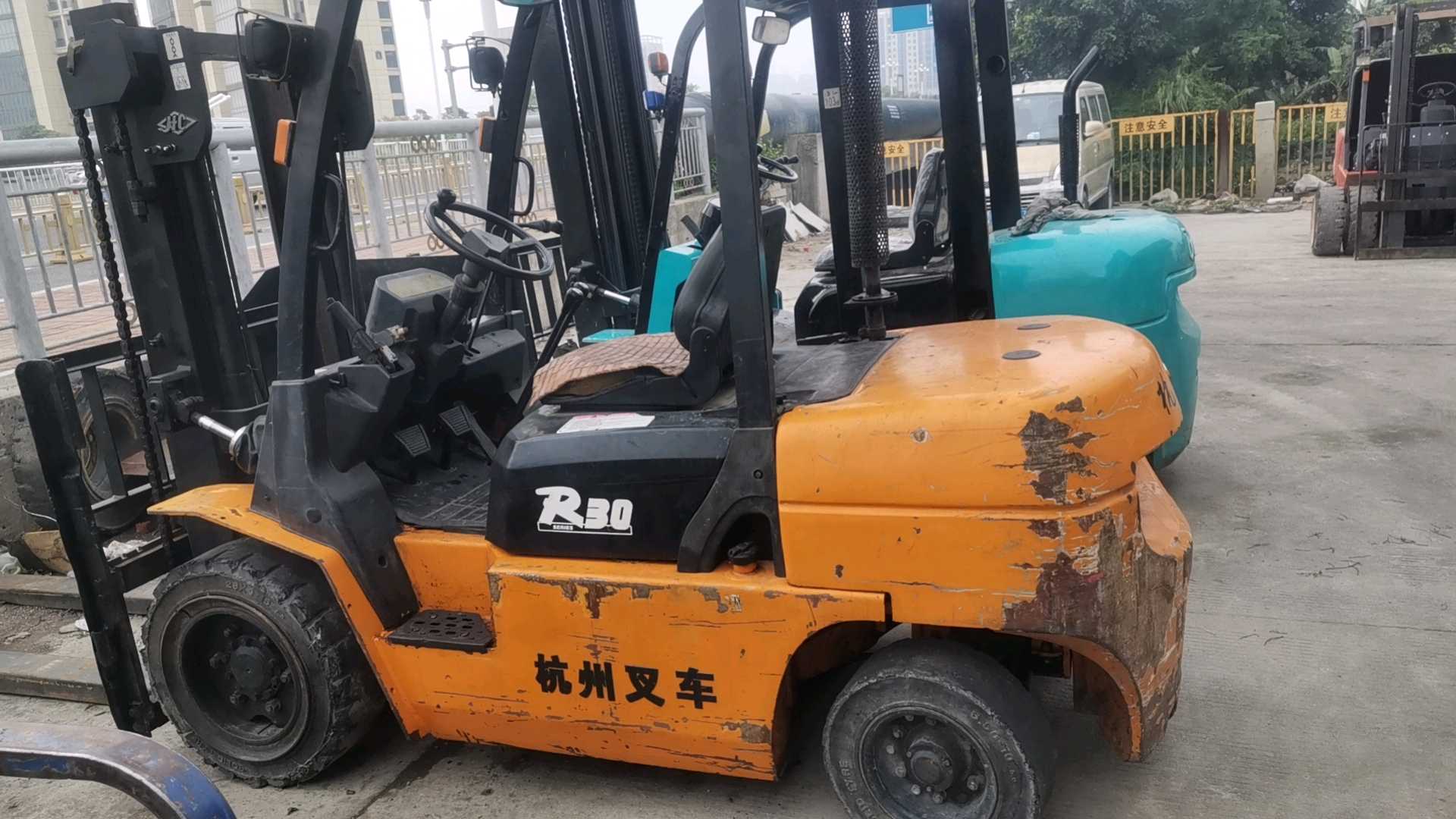 福建福州二手杭叉R系列3吨2011款升高3米柴油叉车