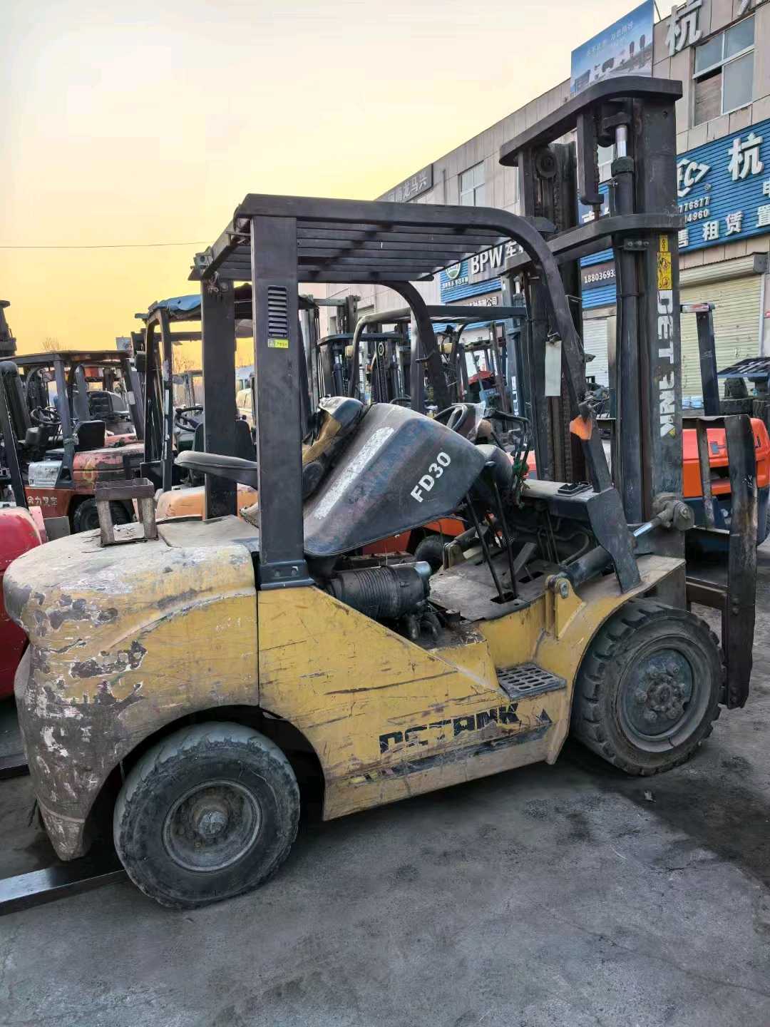 河南郑州二手其他无3吨0款升高4米柴油叉车