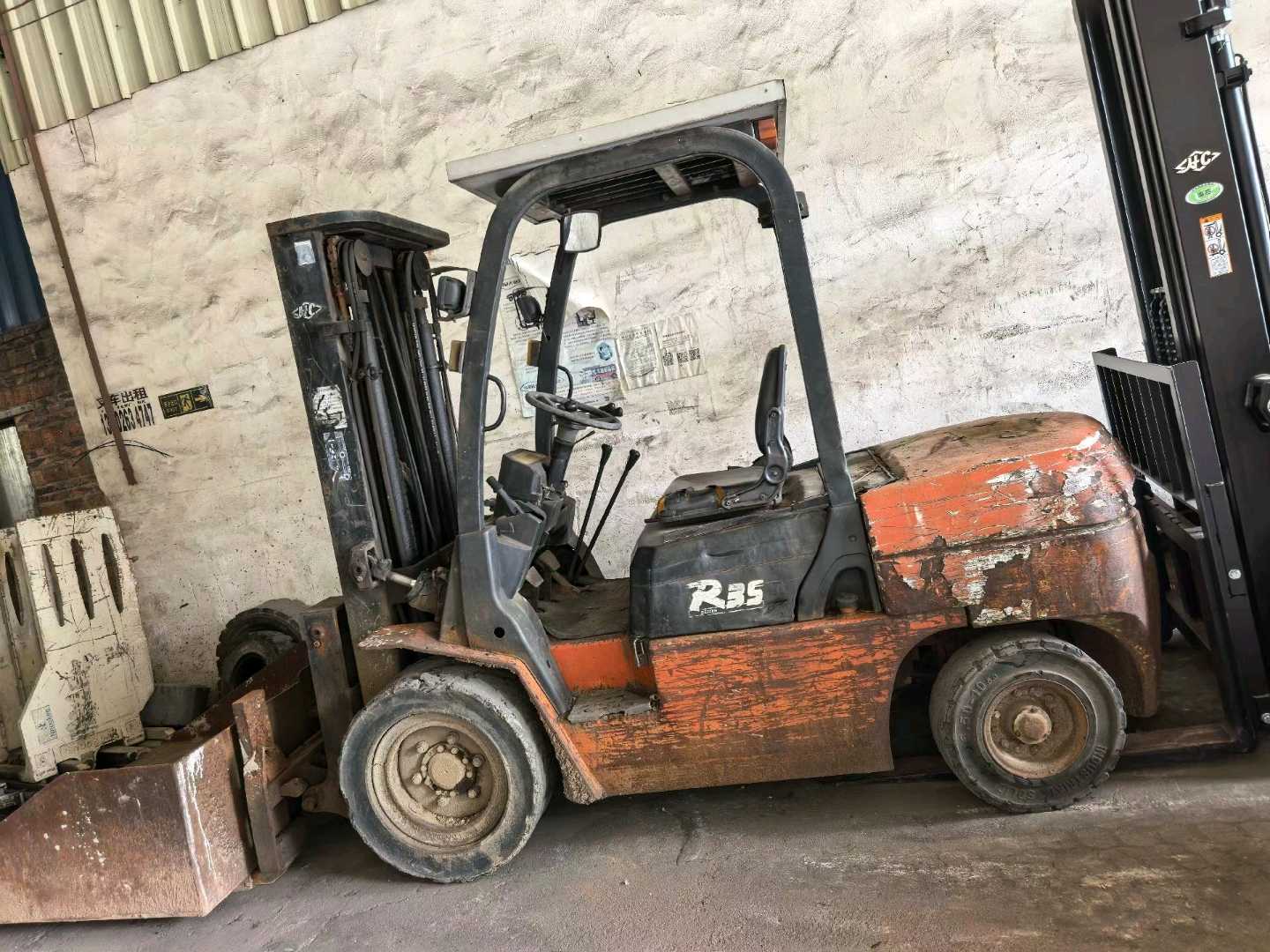 广东佛山二手杭叉R系列3.5吨0款升高4.5米柴油叉车