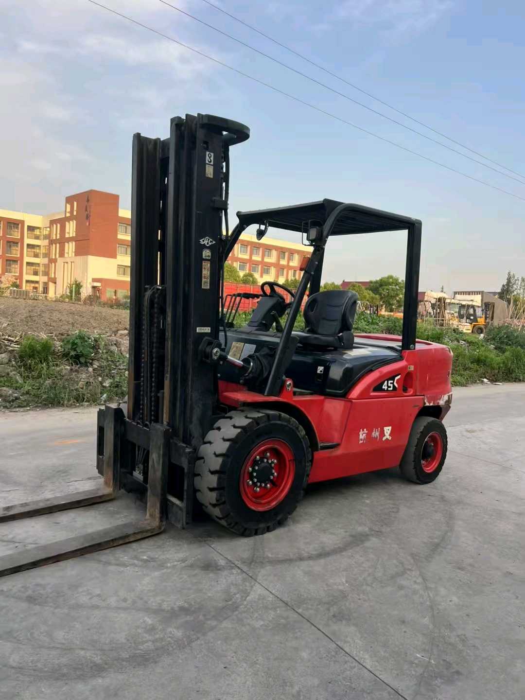 江苏苏州二手杭叉X系列4.5吨2021款升高5.5米柴油叉车