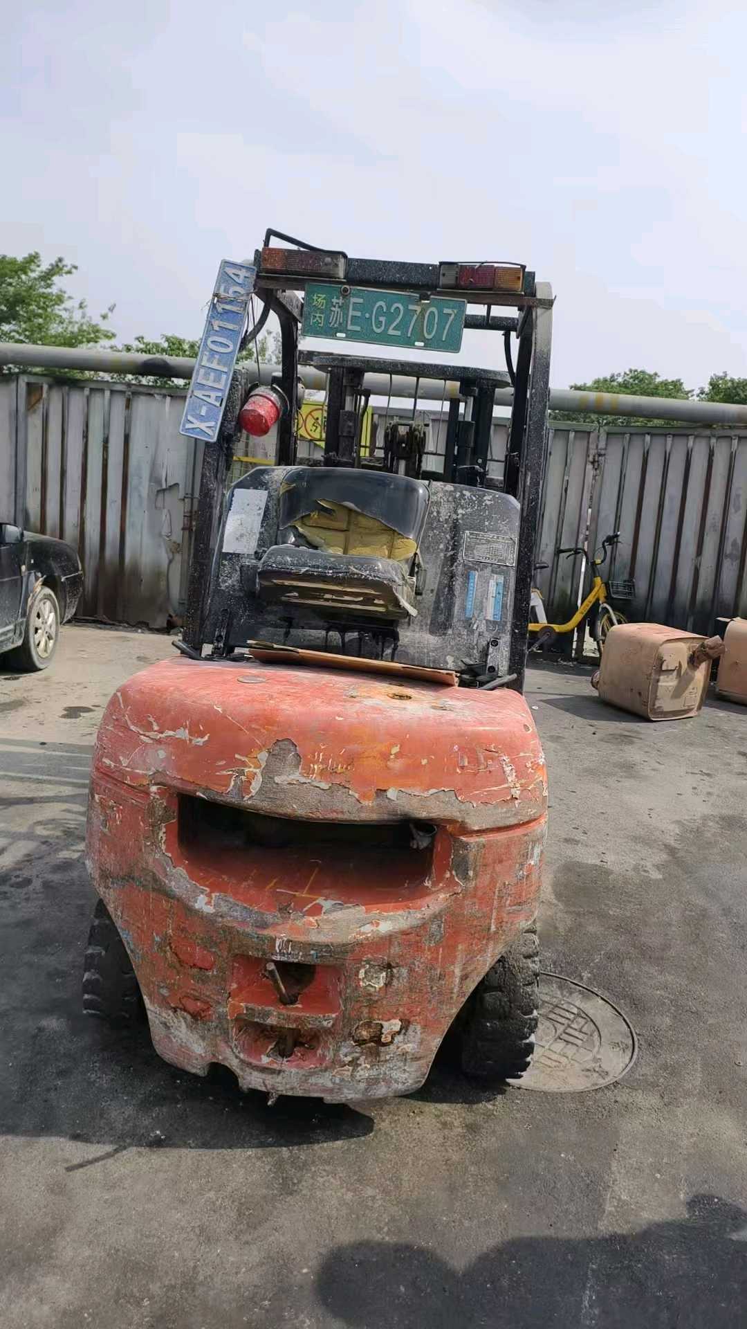 上海市静安区秣陵路303号二手杭叉2.5吨2013款升高0米柴油叉车