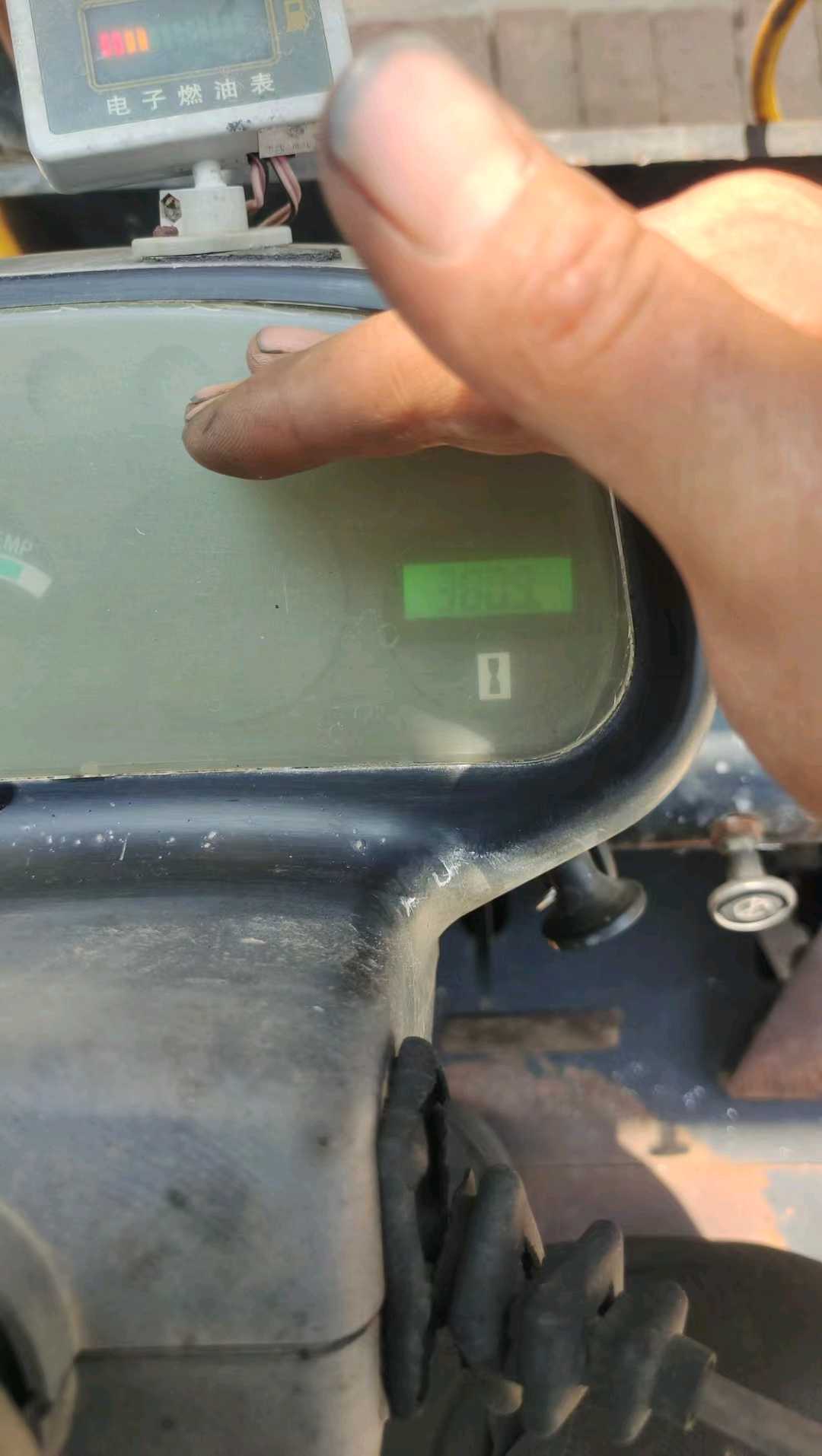 河北省衡水市桃城区中心街1号二手杭叉2.5吨2014款升高0米柴油叉车