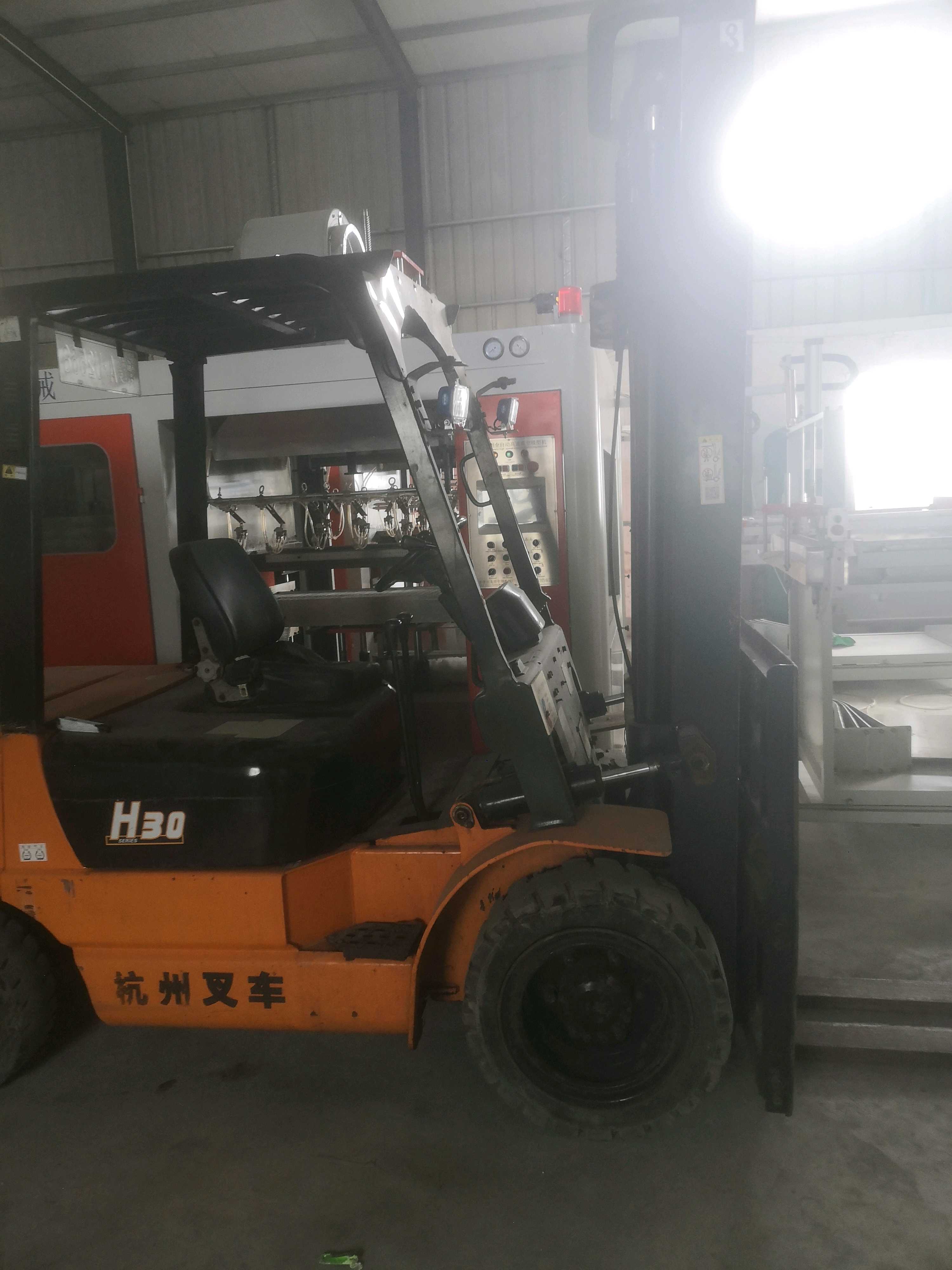 广东省汕头市龙湖区泰山南路二手杭叉3吨2013款升高0米柴油叉车