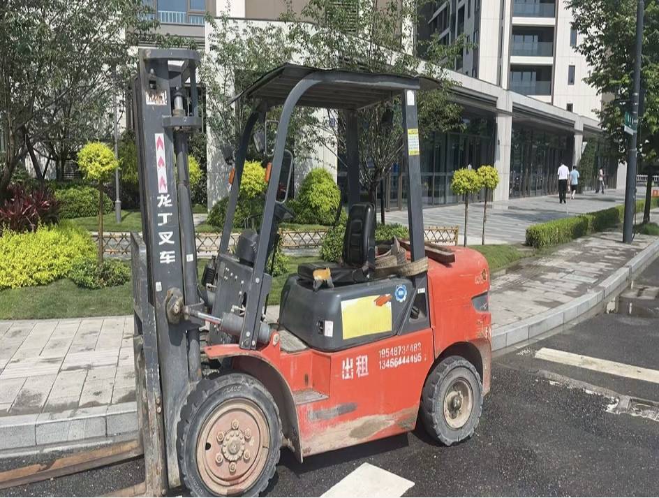 浙江杭州二手龙工LG系列3.5吨2022款升高3米柴油叉车