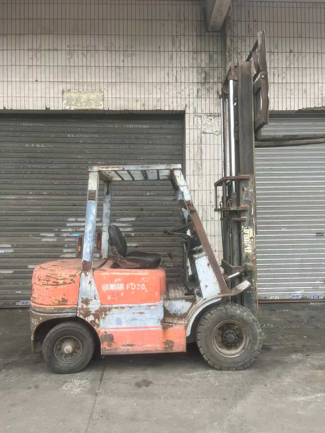 广东省佛山市南海区桂城街道桂澜路东侧(A30街区)销售中心右侧二手台励福3吨2015款升高0米柴油叉车