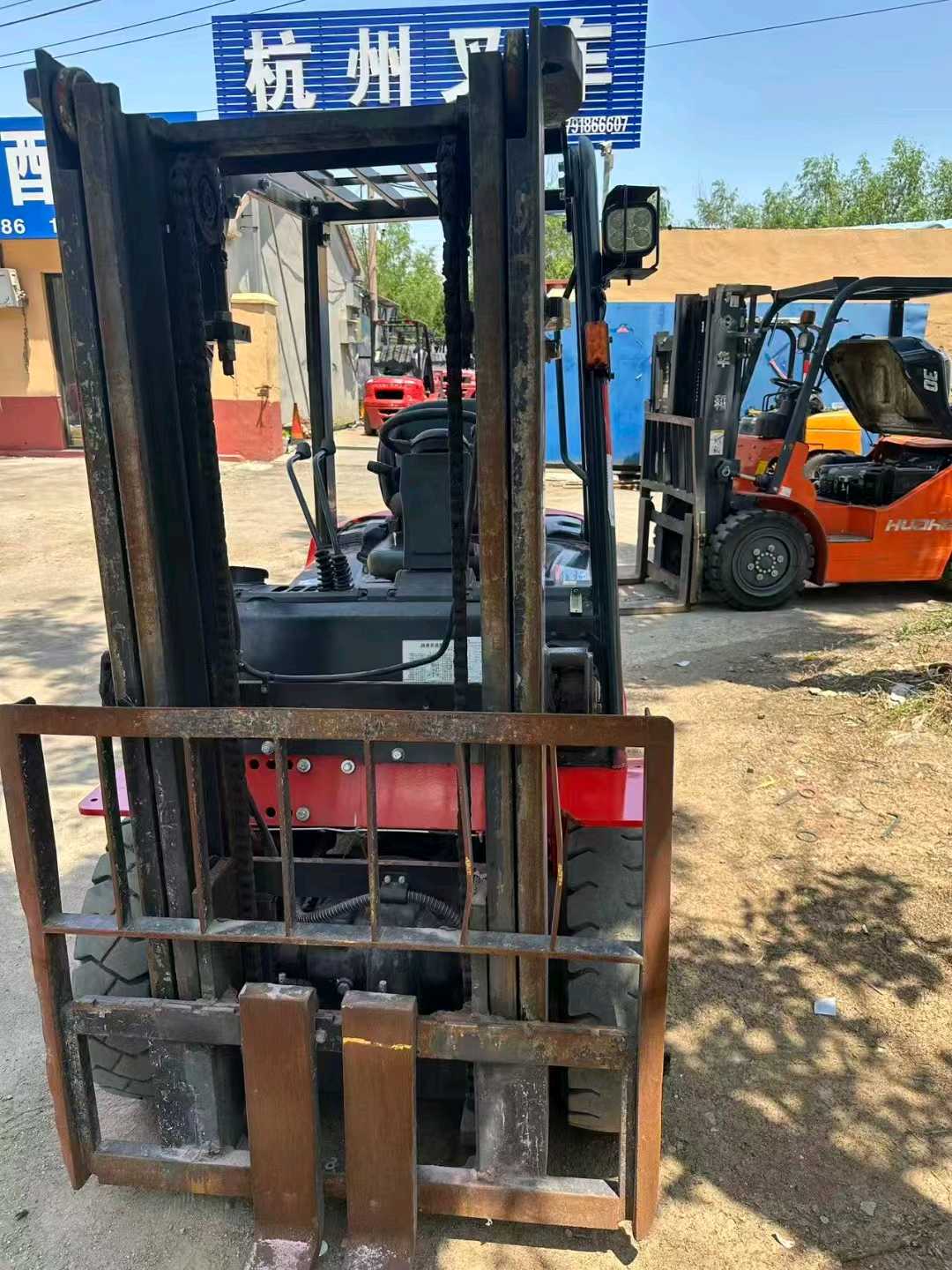 山东省潍坊市潍城区和平路1号二手杭叉2吨2019款升高0米柴油叉车