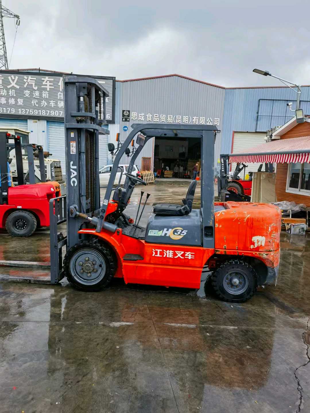 云南省昆明市官渡区地铁1号线二手江淮3.5吨2023款升高0米柴油叉车