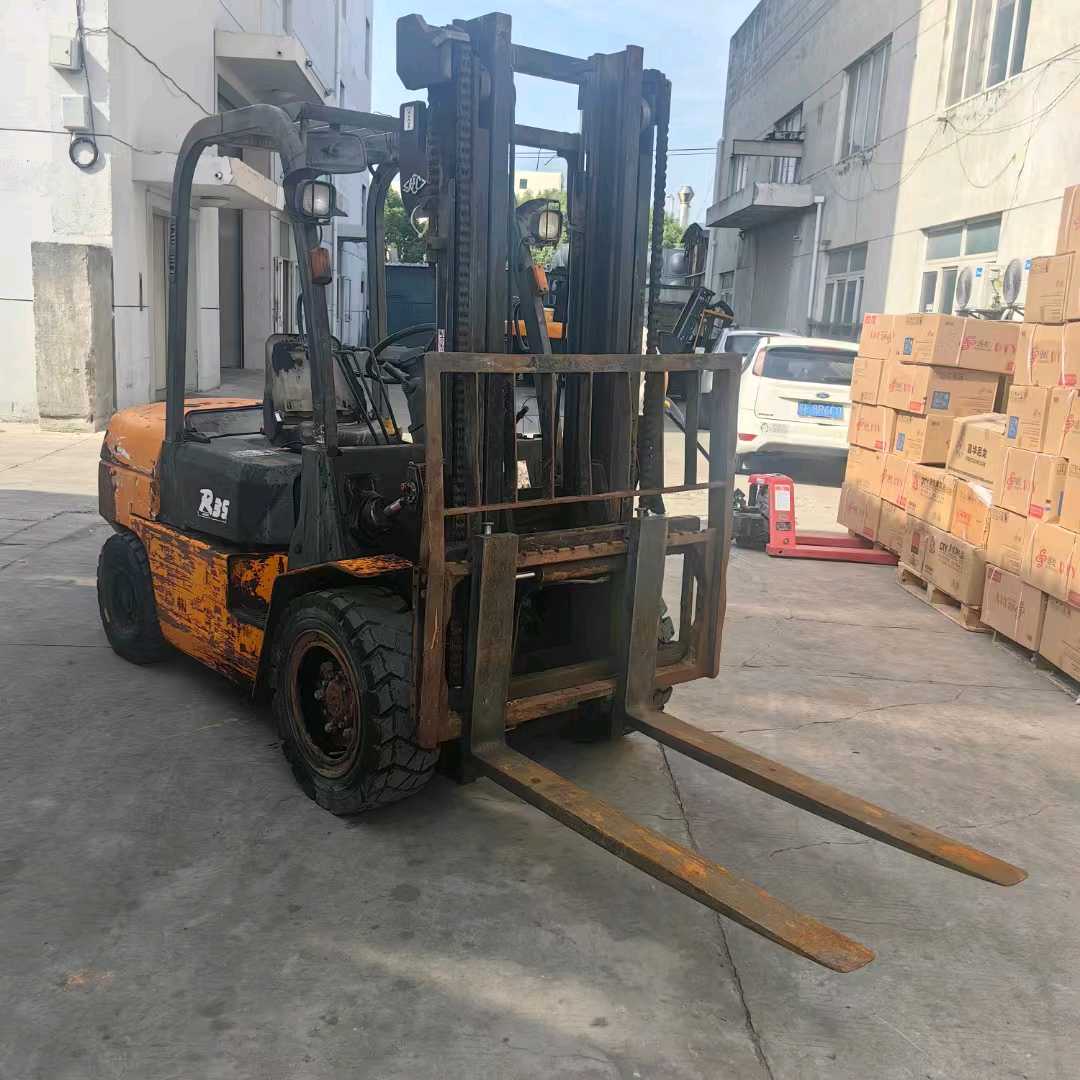 江苏省常州市天宁区关河中路138号二手杭叉3.5吨2015款升高0米柴油叉车