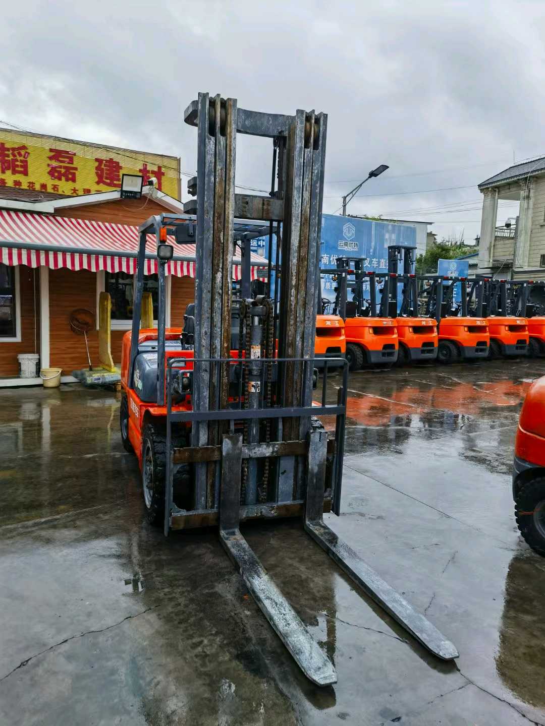 云南省昆明市官渡区地铁1号线二手江淮3.5吨2023款升高0米柴油叉车