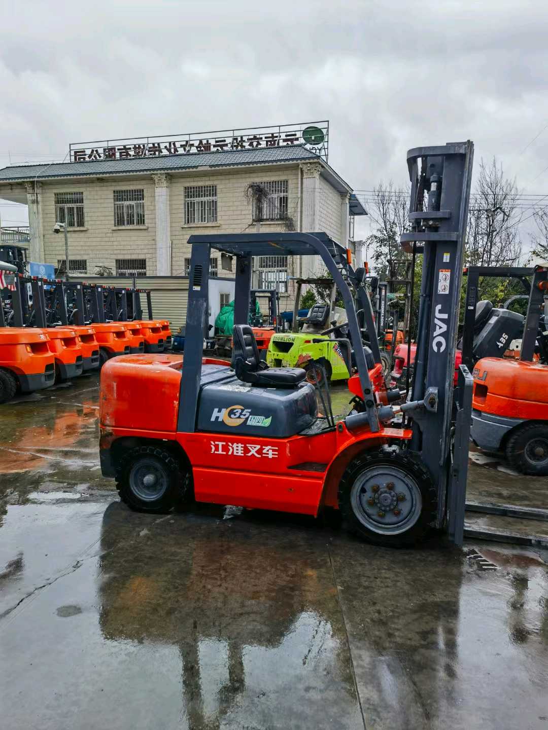 云南省昆明市官渡区地铁1号线二手江淮3.5吨2023款升高0米柴油叉车