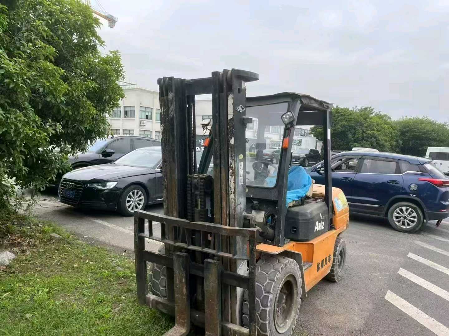 浙江省嘉兴市秀洲区友谊街471号二手杭叉3.5吨2017款升高0米柴油叉车