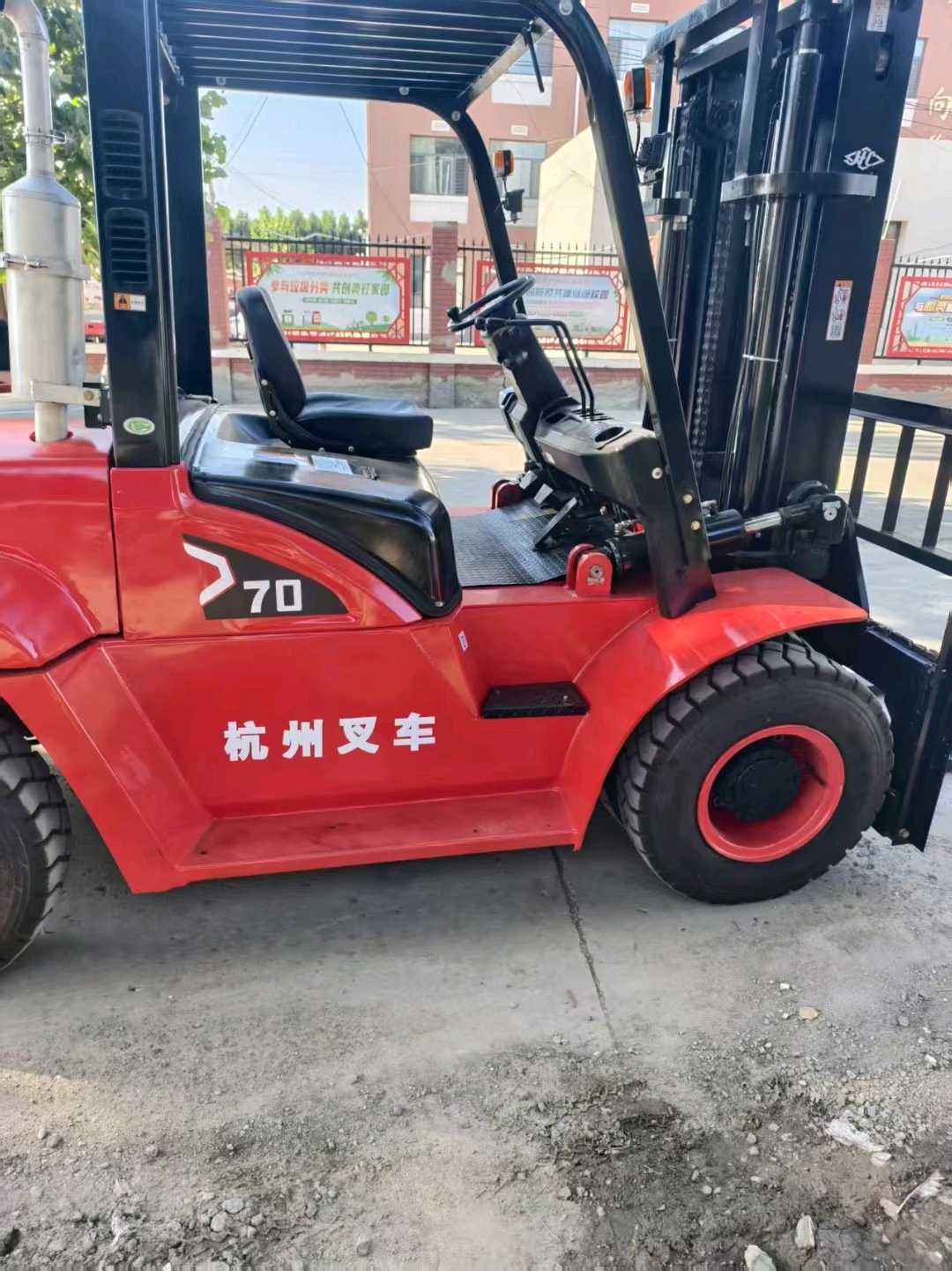 河北省廊坊市安次区银河南路街道常甫路与顺安道交叉口东北侧二手杭叉7吨2023款升高0米柴油叉车