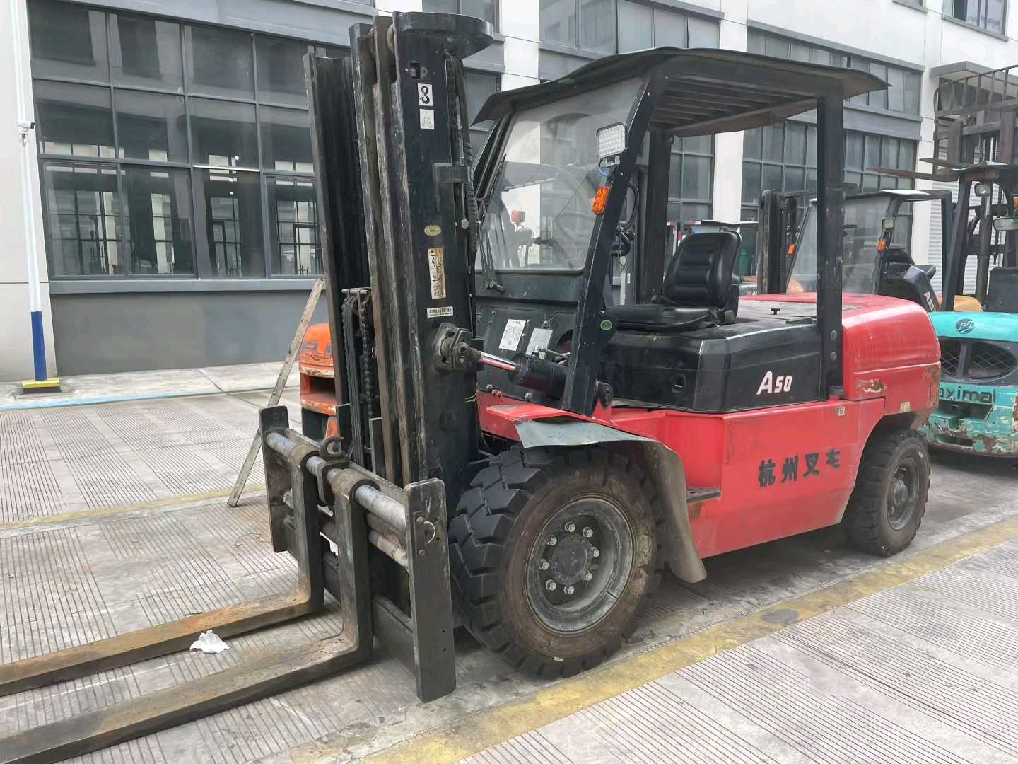 浙江省温州市鹿城区轨道交通S3线二手杭叉5吨2022款升高0米柴油叉车