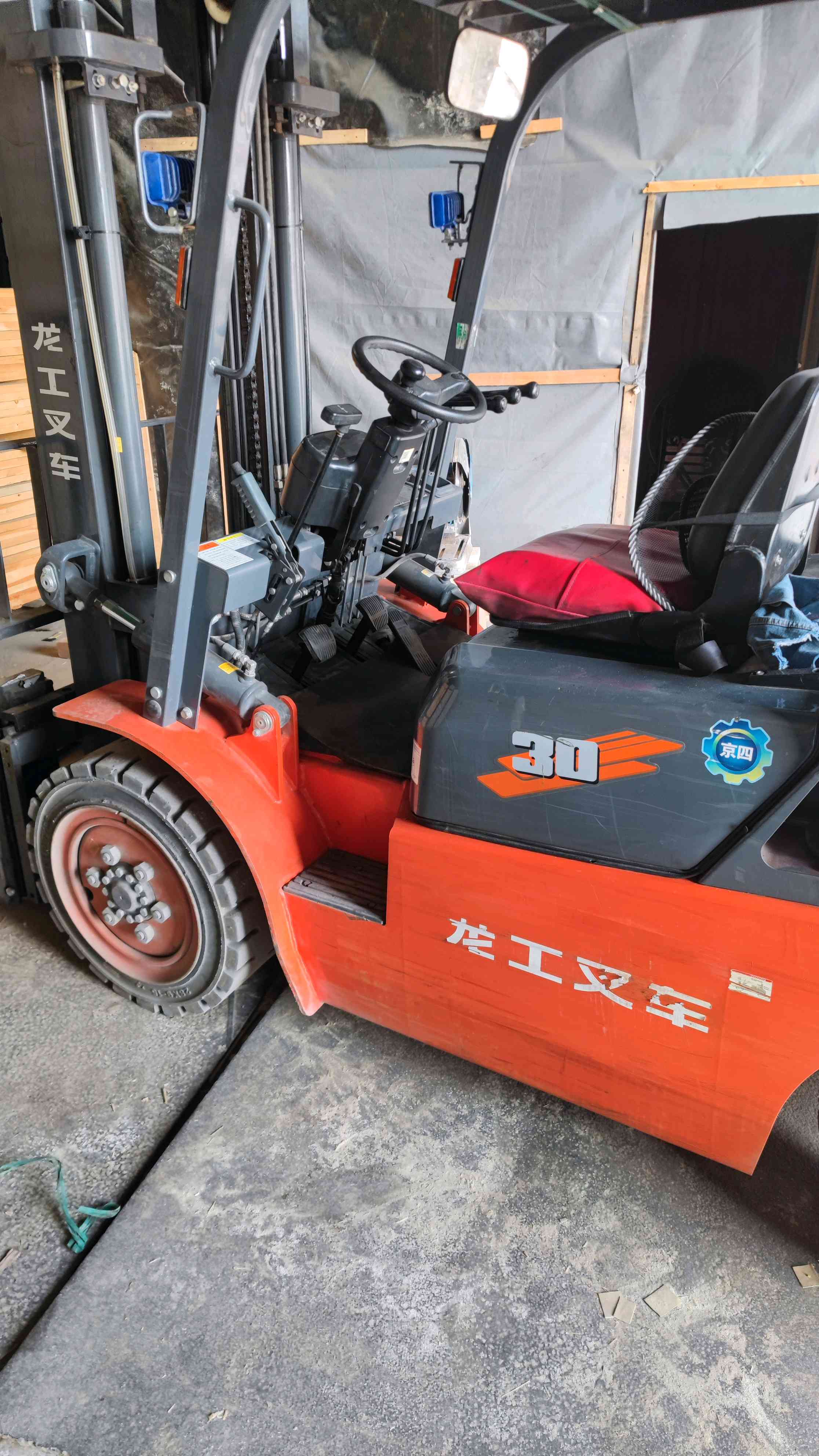 江苏苏州二手龙工LG系列3吨2022款升高3.5米柴油叉车