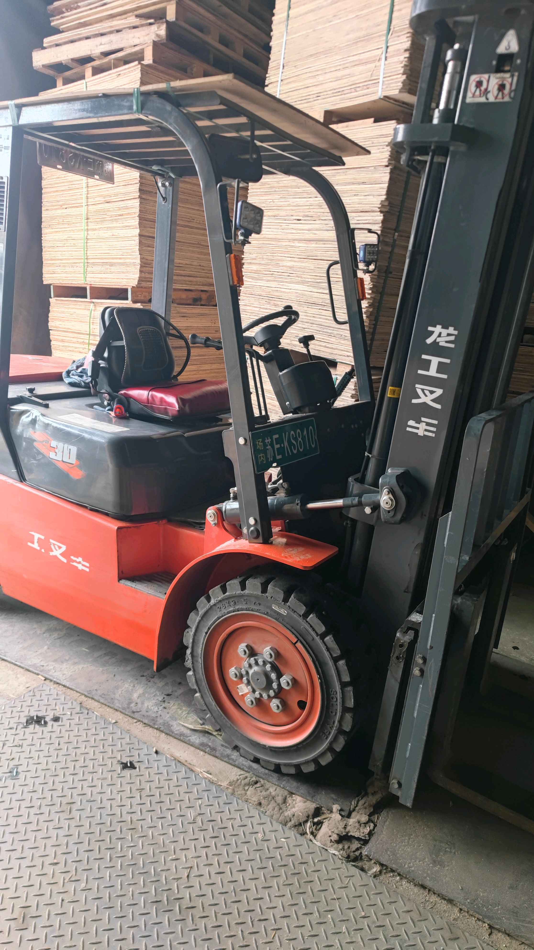 江苏苏州二手龙工LG系列3吨2022款升高3.5米柴油叉车