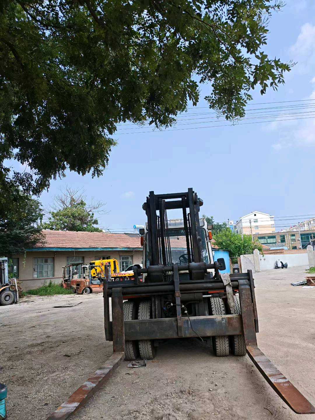 山东省德州市德城区迎宾大街1号二手大连10吨2012款升高0米柴油叉车