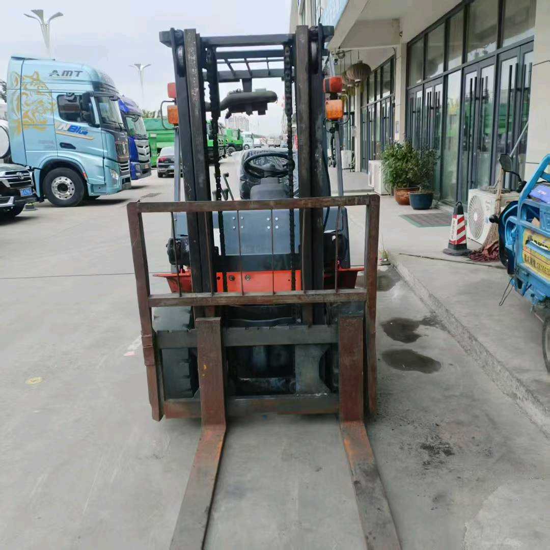 山东省德州市德城区迎宾大街1号二手合力3吨2017款升高0米柴油叉车