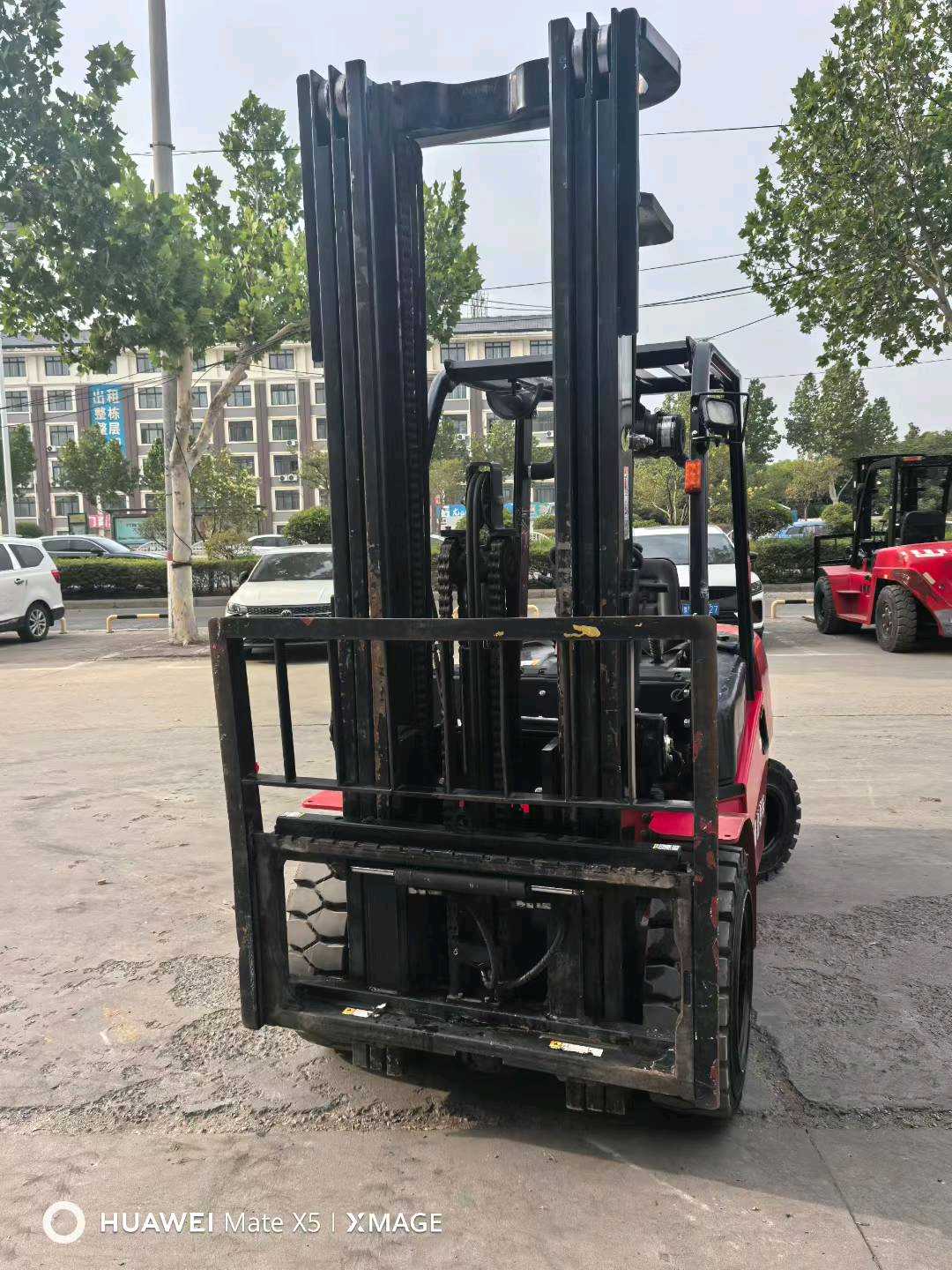 河南省郑州市二七区二马路82号二手杭叉3.5吨2022款升高0米柴油叉车