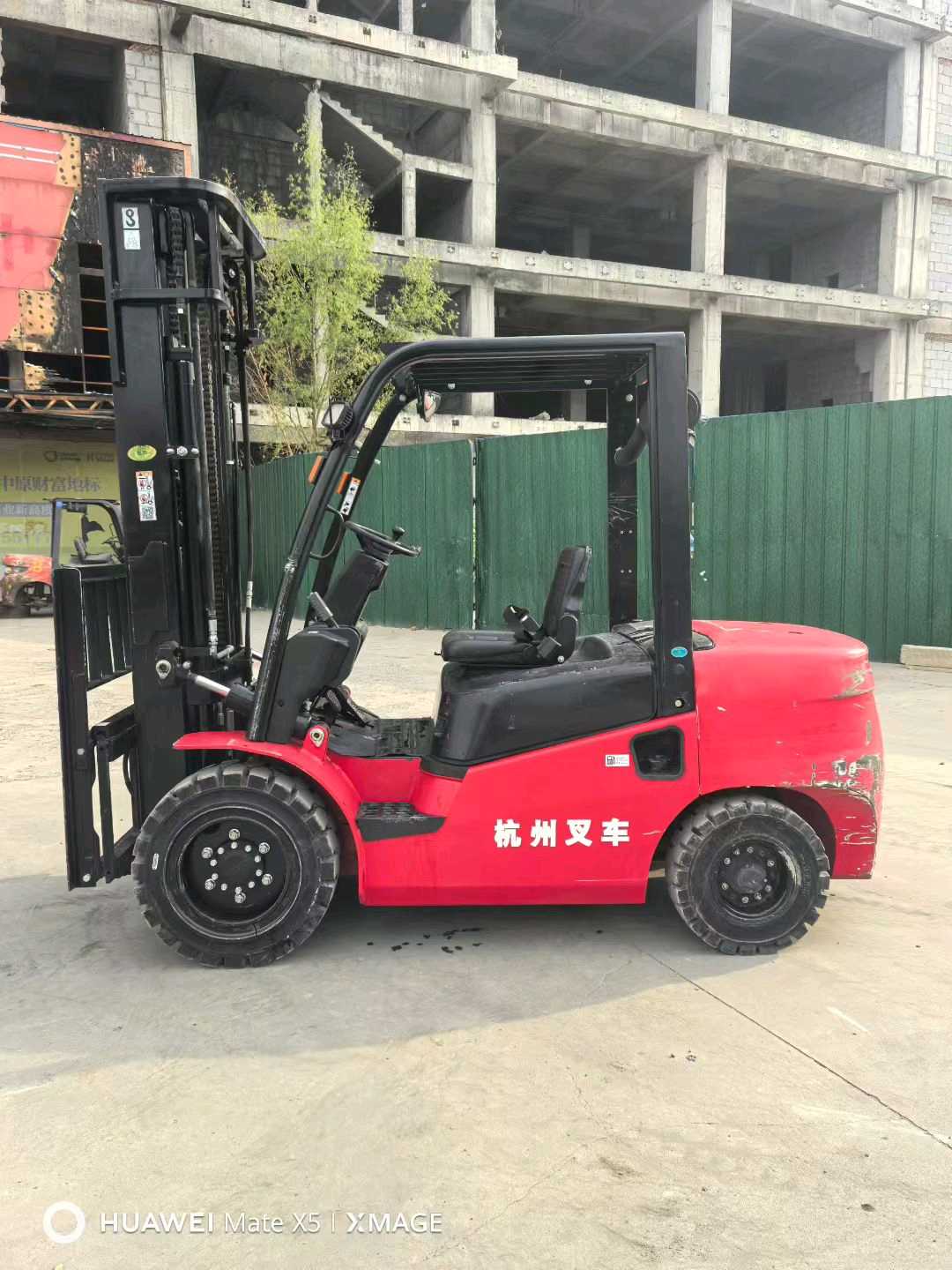 河南省郑州市二七区二马路82号二手杭叉3.5吨2022款升高0米柴油叉车