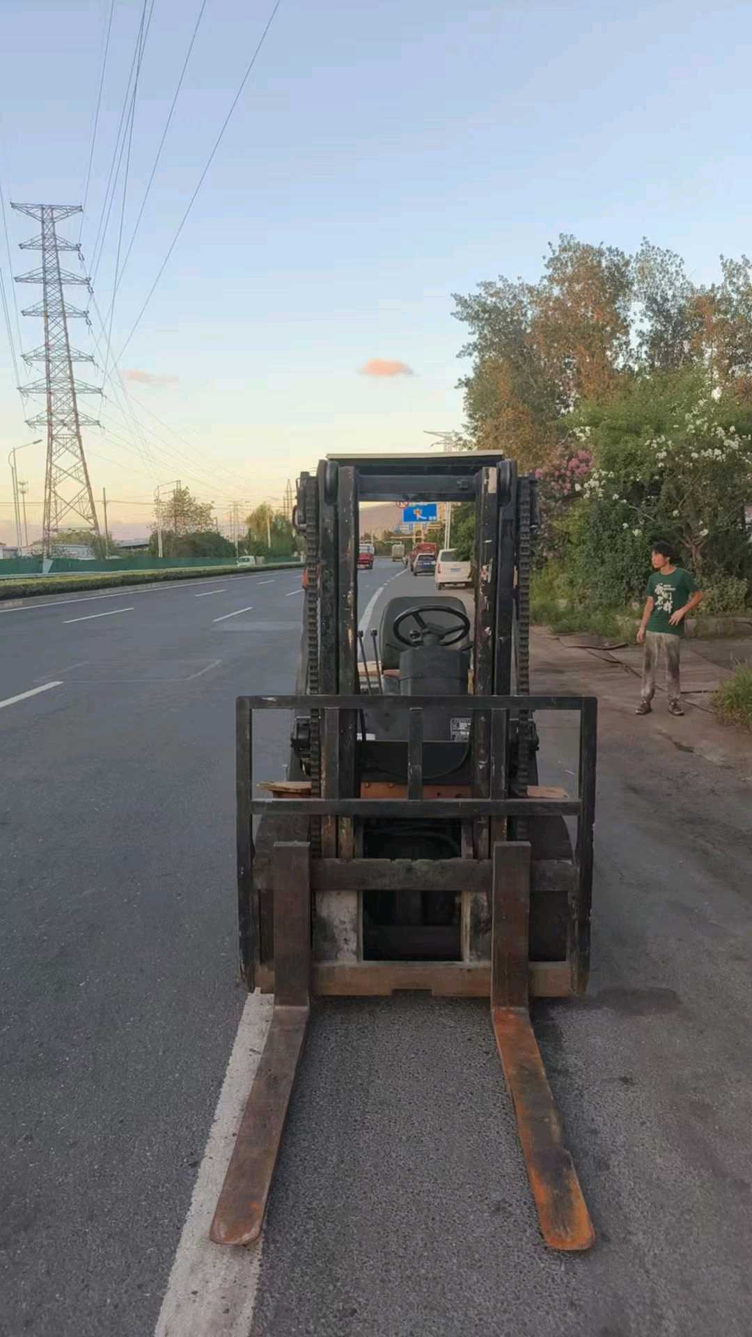 江苏省常州市天宁区关河中路138号二手杭叉3吨2014款升高0米柴油叉车