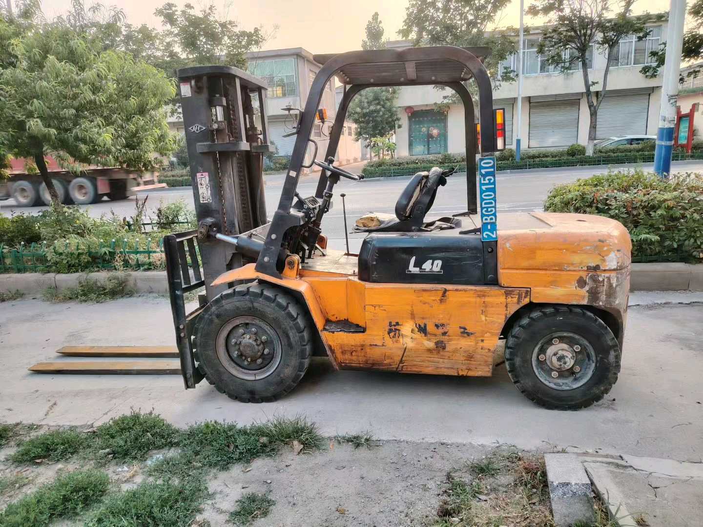 山东省临沂市兰山区沂蒙路223号二手杭叉4吨2011款升高0米柴油叉车