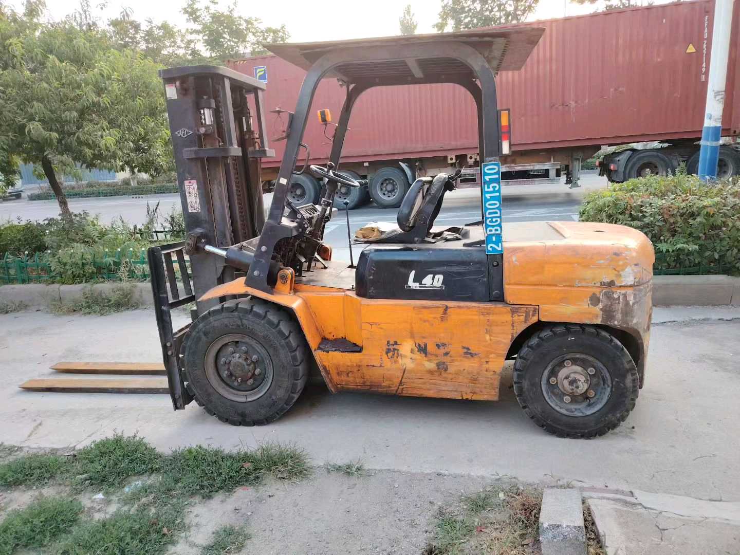 山东省临沂市兰山区沂蒙路223号二手杭叉4吨2011款升高0米柴油叉车