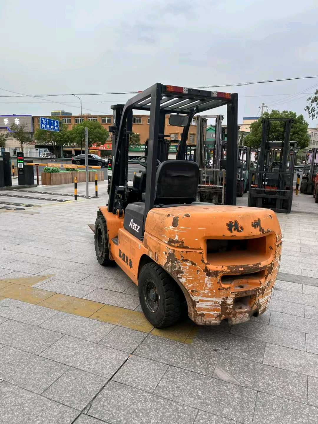 江苏常州二手杭叉A系列3.5吨2019款升高3米柴油叉车
