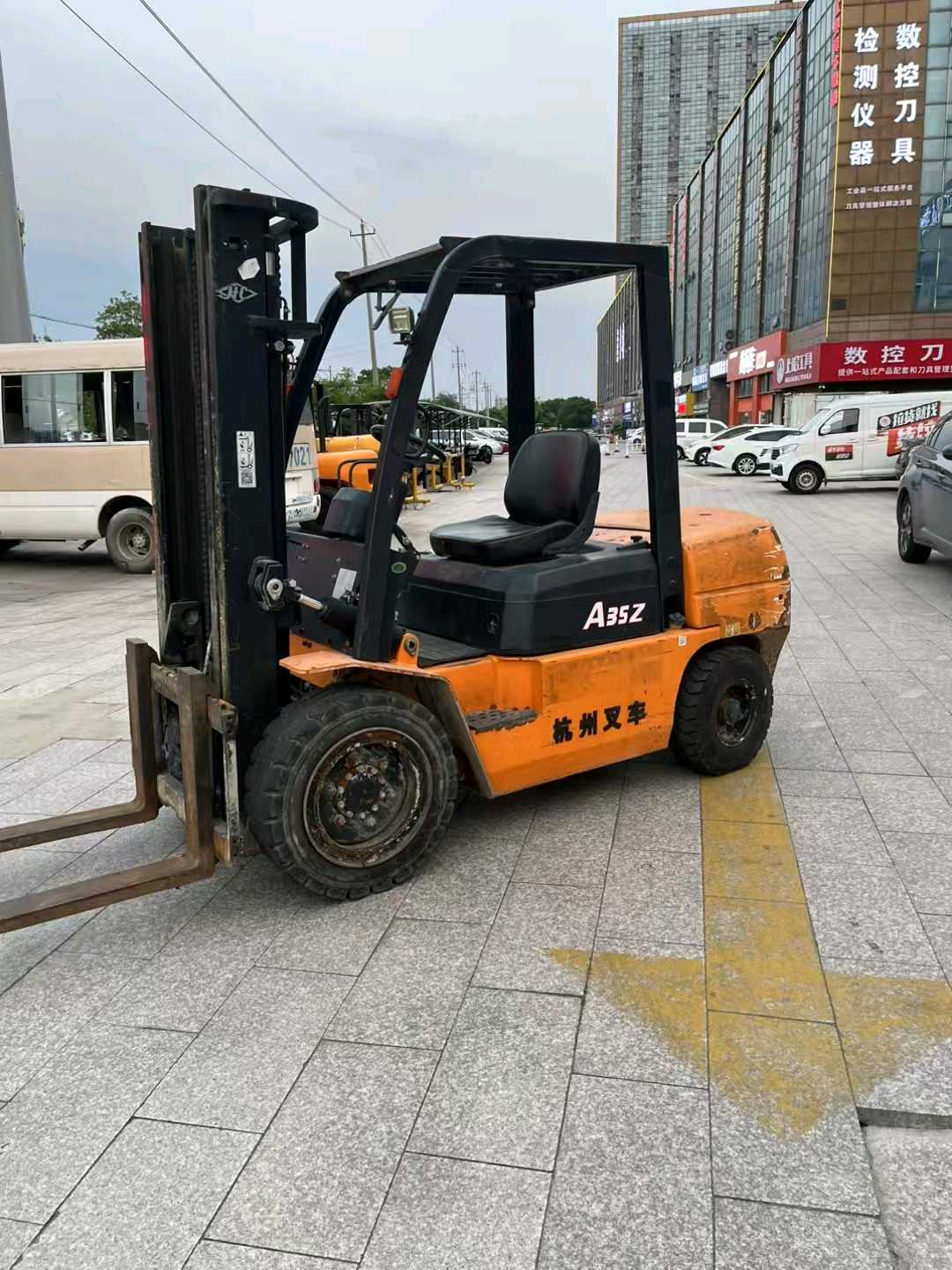 江苏常州二手杭叉A系列3.5吨2019款升高3米柴油叉车