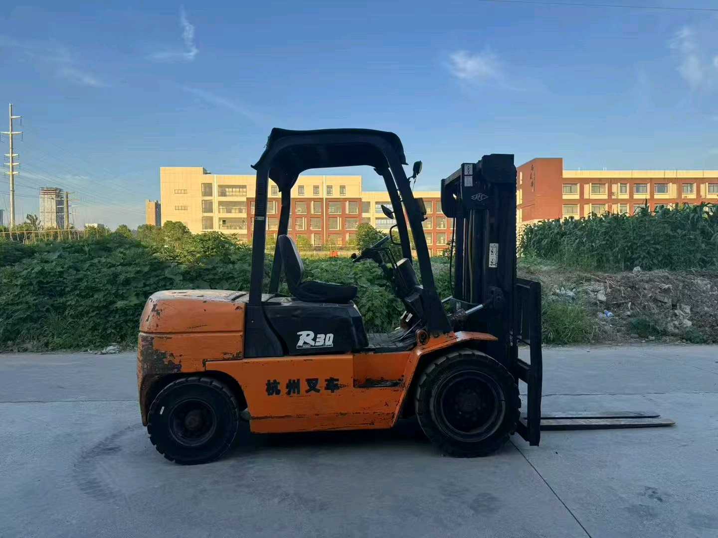 江苏苏州二手杭叉R系列3吨0款升高3米柴油叉车