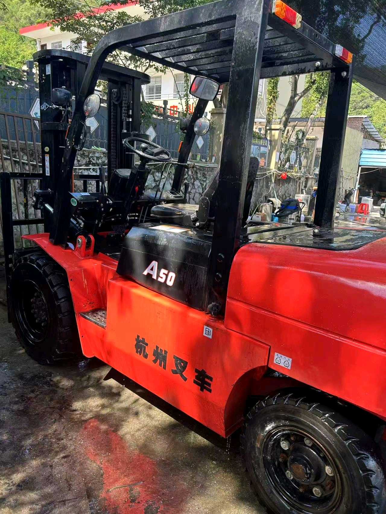 浙江省温州市瓯海区福州路和蟠龙路交叉口二手杭叉5吨2020款升高0米柴油叉车