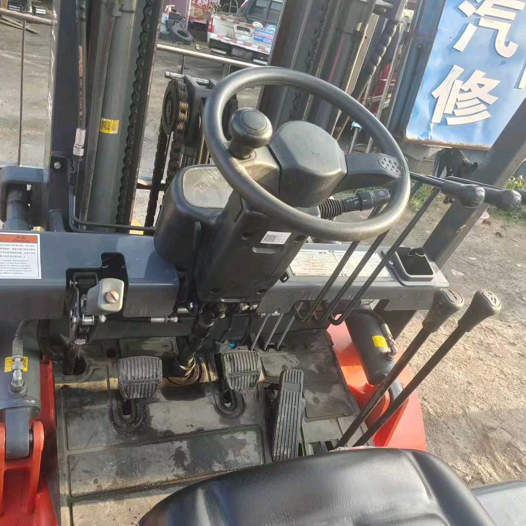 山东省滨州市滨城区黄河二十路与渤海四路交汇处二手龙工3吨2023款升高0米柴油叉车