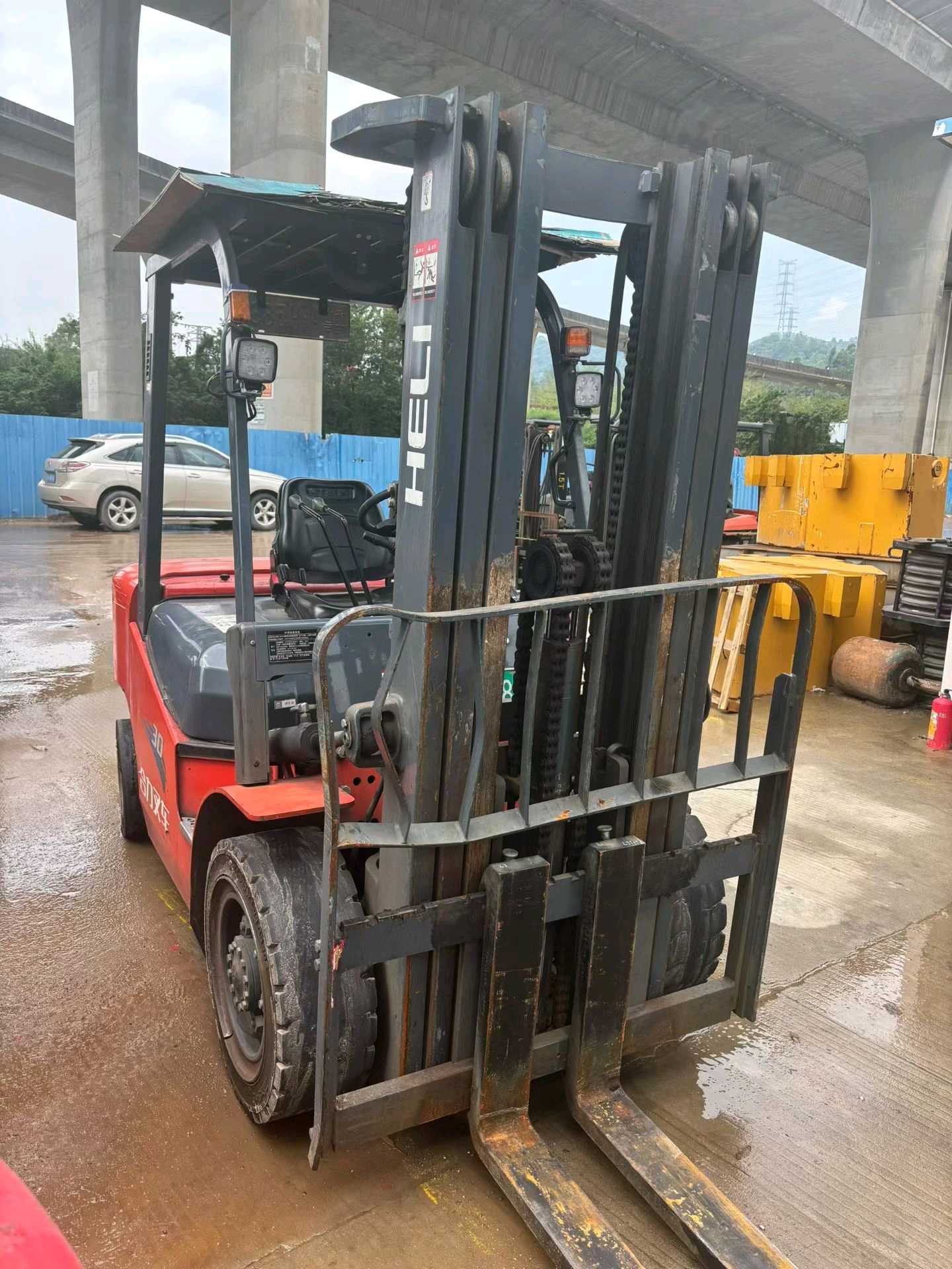 广东省广州市越秀区环市西路159号二手合力3吨升高0米柴油叉车