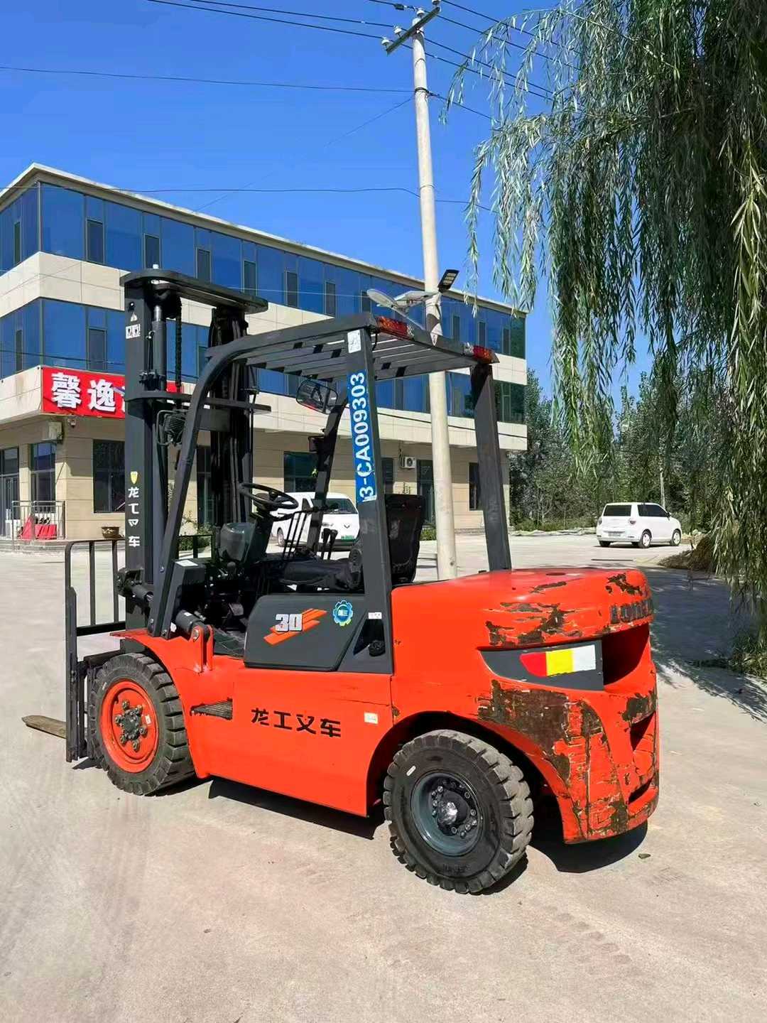 山东省德州市德城区迎宾大街二手龙工3吨2022款升高0米柴油叉车