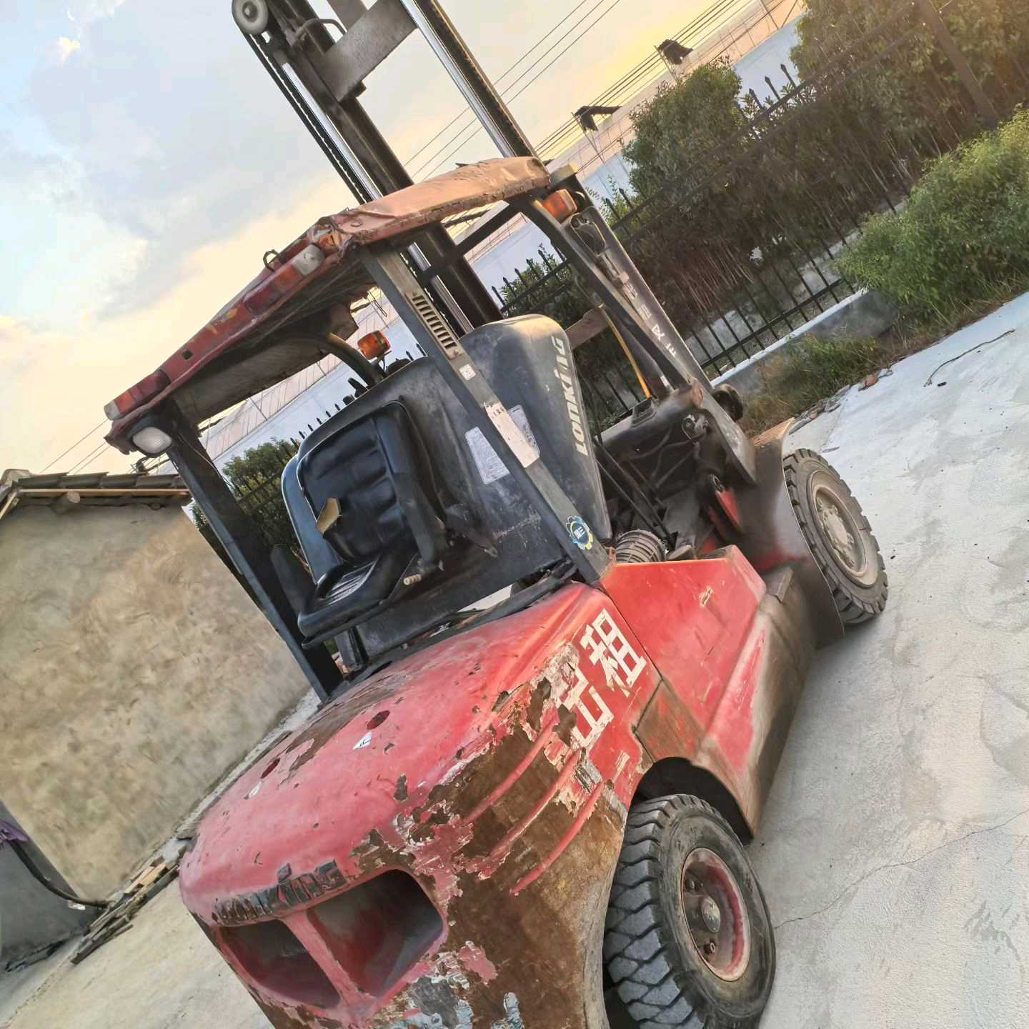 湖北省荆门市东宝区金龙泉大道4号二手龙工3.8吨2018款升高0米柴油叉车