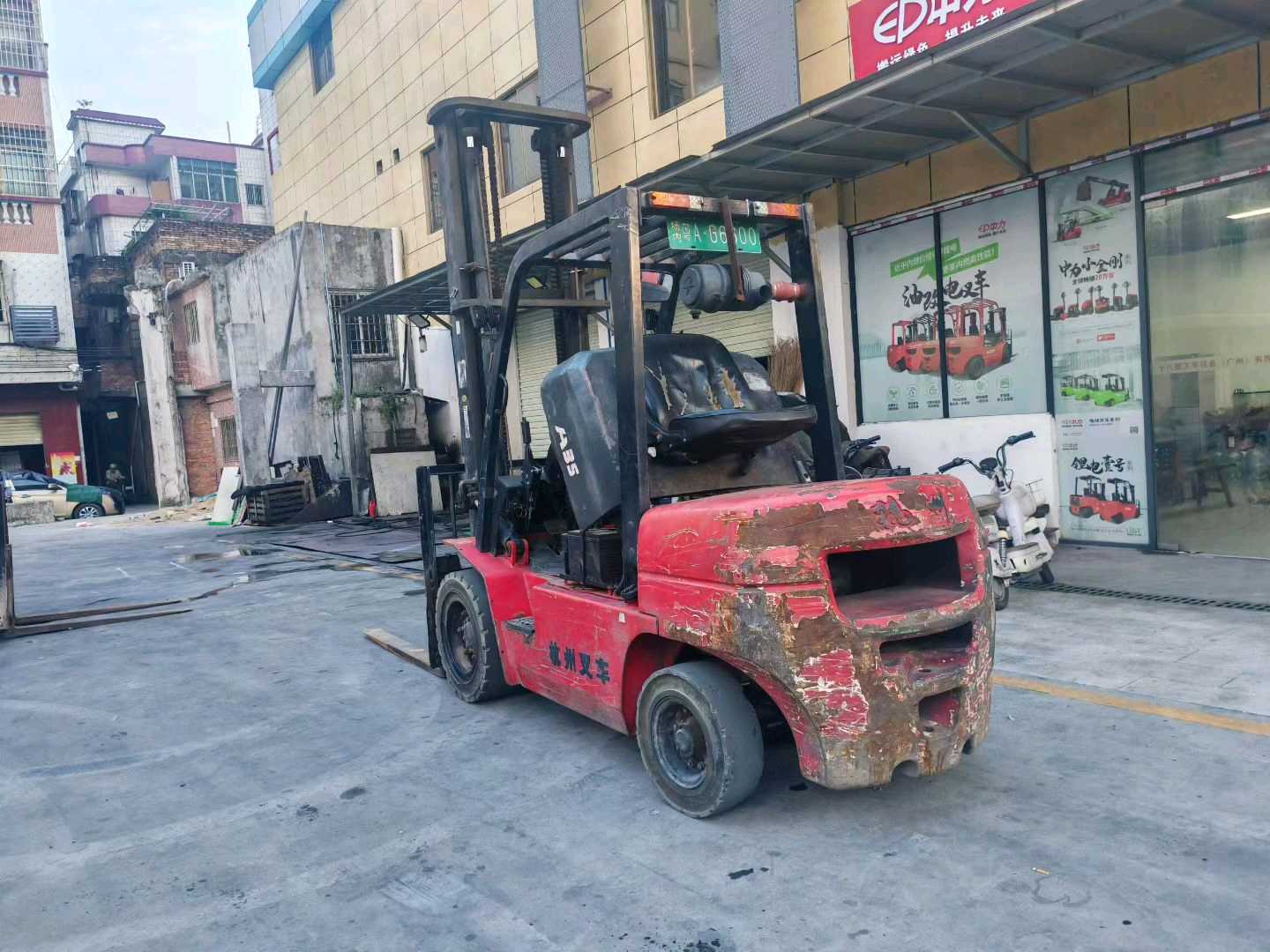 广东省广州市白云区二手杭叉3.5吨2018款升高0米柴油叉车