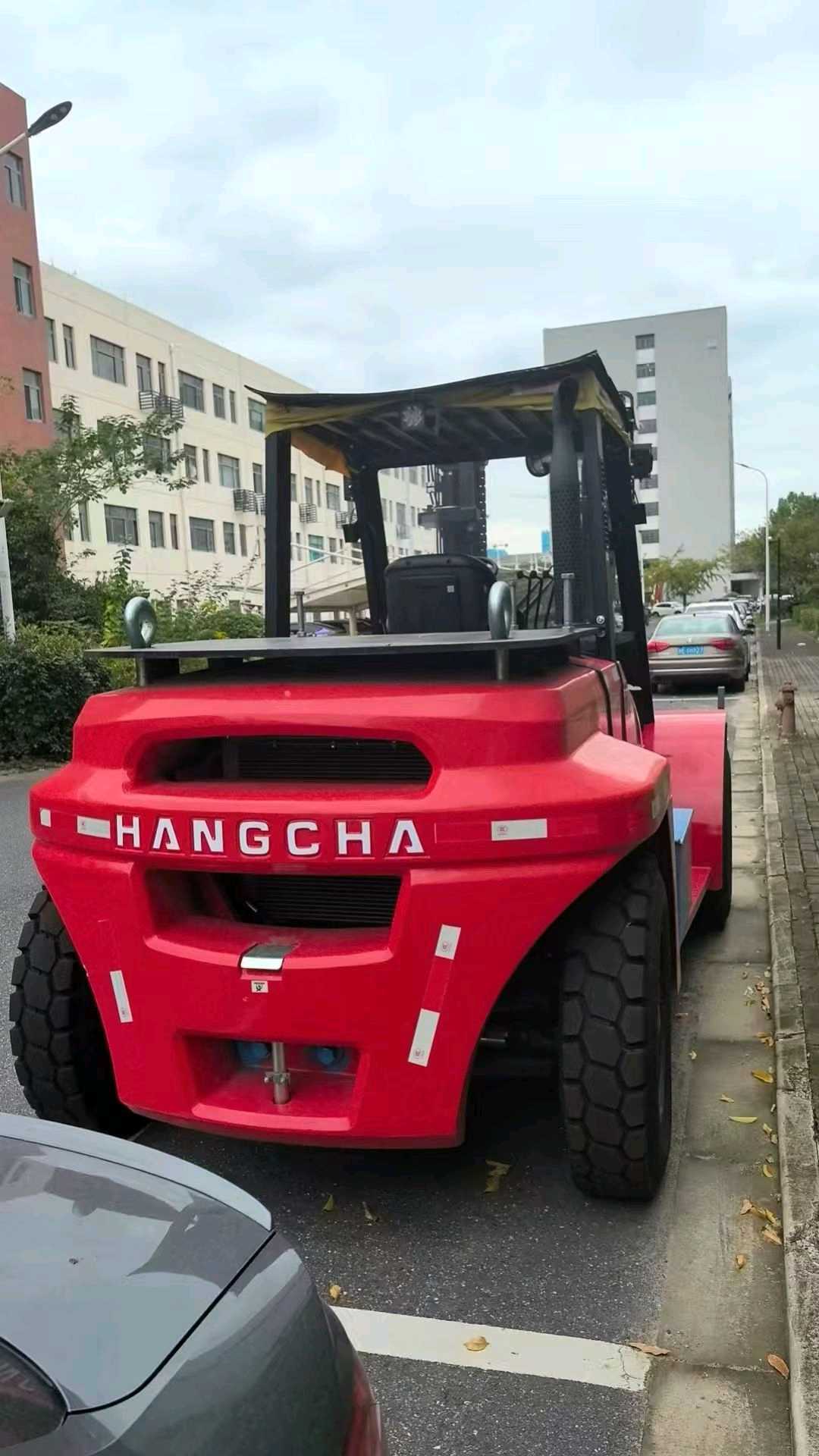 重庆市沙坪坝区新桥街道凤中路168号二手杭叉10吨2025款升高0米柴油叉车