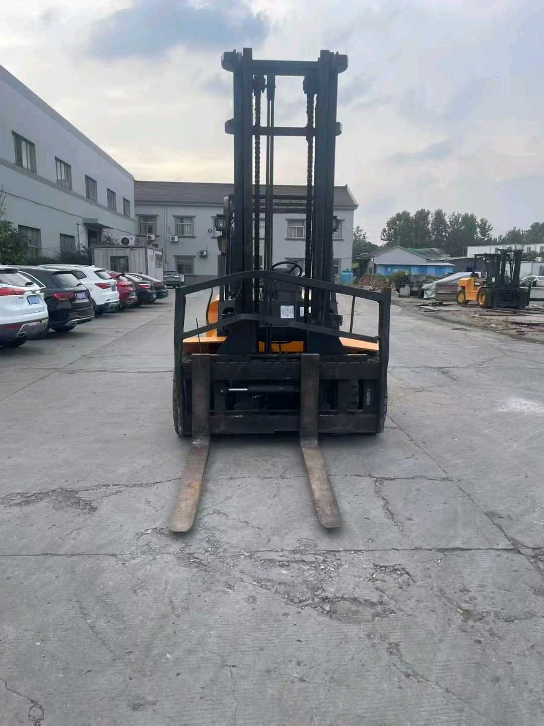 江苏省常州市天宁区关河中路138号二手杭叉7吨2014款升高0米柴油叉车
