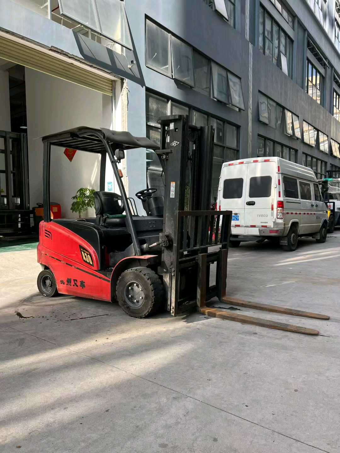 广东省广州市越秀区环市西路159号二手杭叉3吨2019款升高0米电动叉车