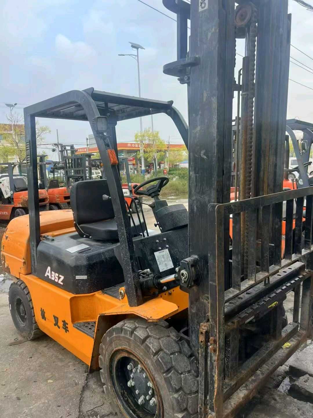 山东省菏泽市牡丹区中华路与桂陵路交叉口东200米二手杭叉3.5吨2023款升高0米柴油叉车