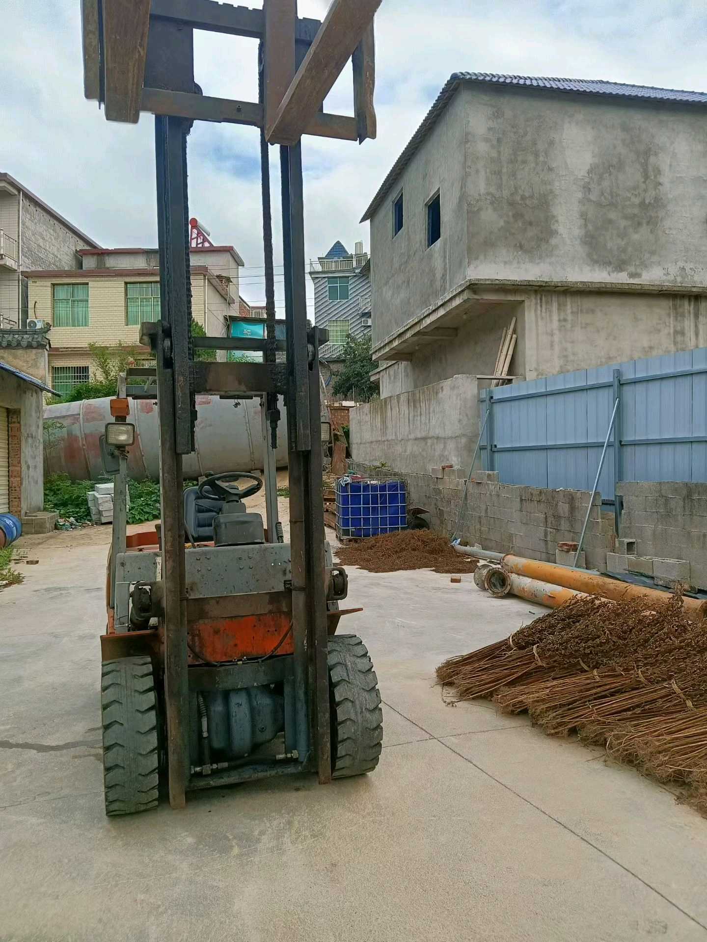 江西省景德镇市珠山区通站路二手合力3.5吨升高0米柴油叉车