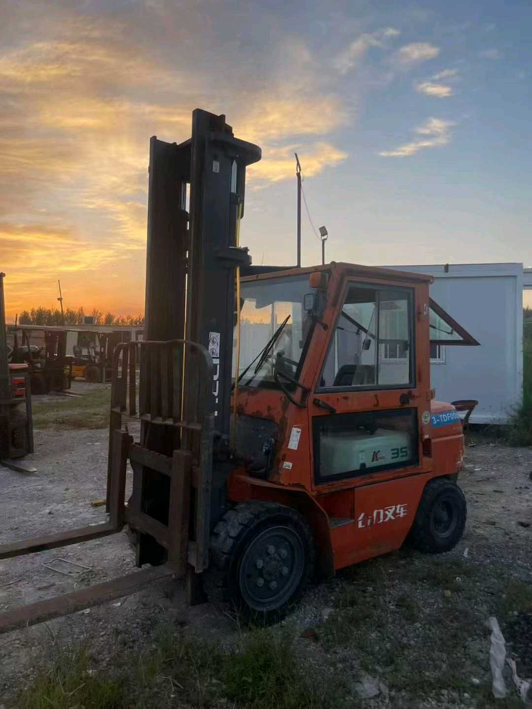 河北省廊坊市安次区常甫路与顺安道交叉口东北侧二手合力3.5吨2021款升高0米柴油叉车
