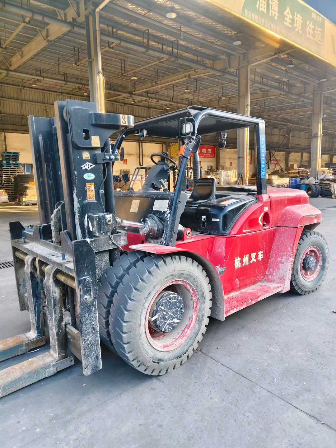 山东省青岛市市南区泰安路2号二手杭叉8.5吨升高0米柴油叉车