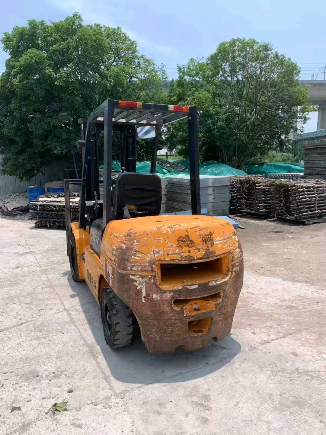河南省商丘市梁园区站前路59号二手杭叉3.5吨升高0米柴油叉车