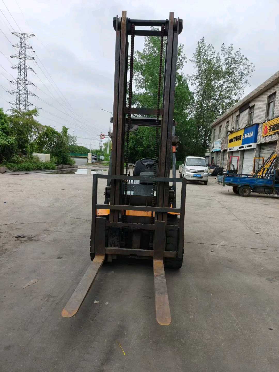 江苏省常州市天宁区关河中路138号二手杭叉2吨升高0米柴油叉车