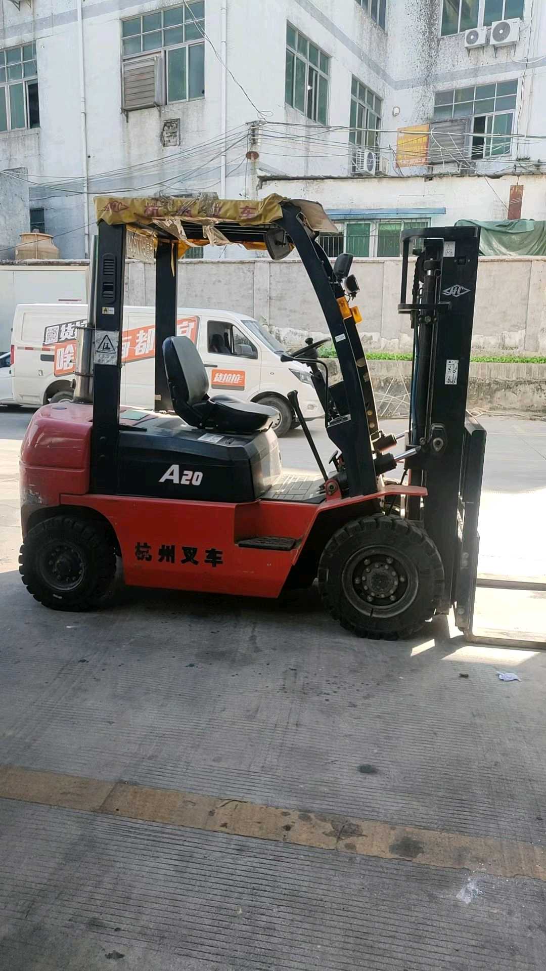 广东省深圳市罗湖区南湖街道建设路1003号二手杭叉2吨升高0米柴油叉车