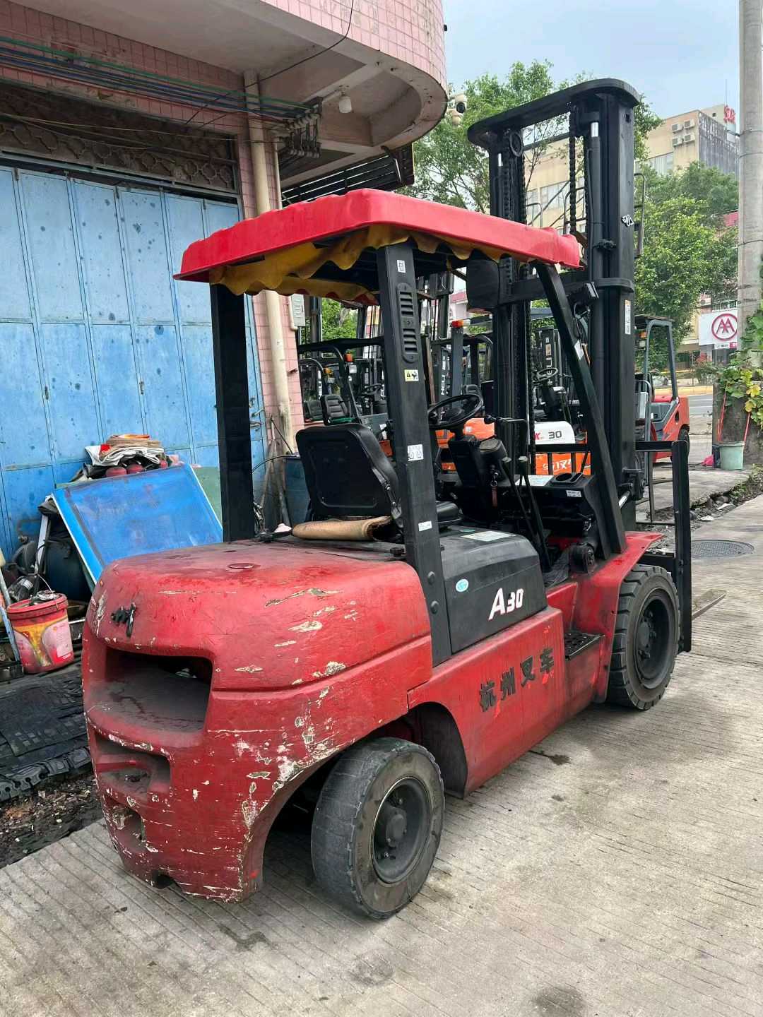 广东省肇庆市端州区站北路2号二手杭叉3吨升高0米柴油叉车