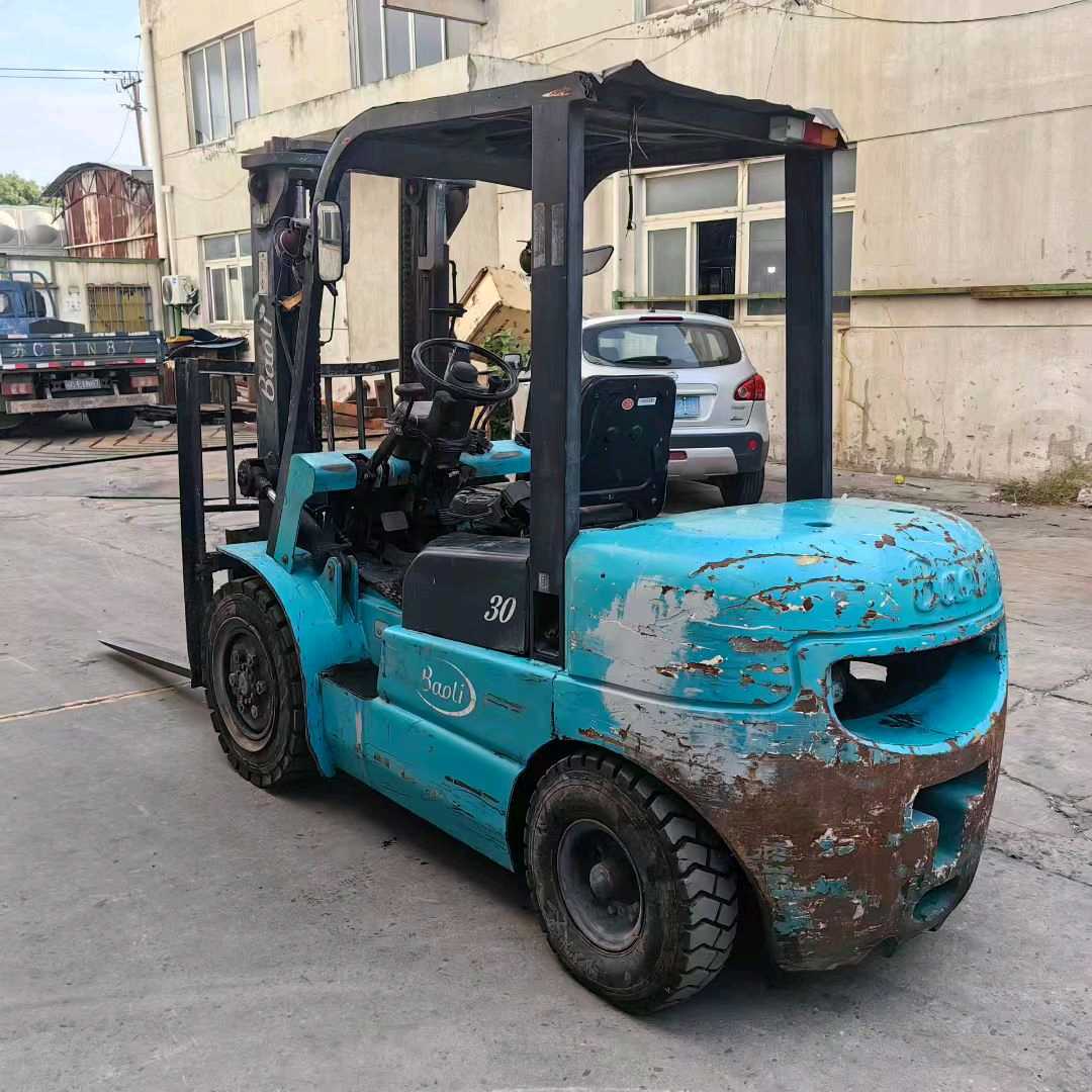 江苏省常州市天宁区关河中路138号二手宝骊3吨升高0米柴油叉车