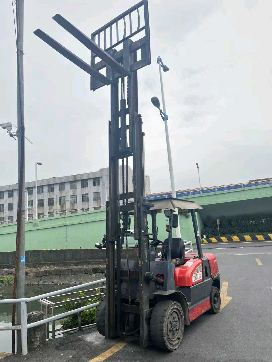 广东省佛山市南海区狮山镇西站东路长安园西670米二手台励福3.5吨升高0米柴油叉车