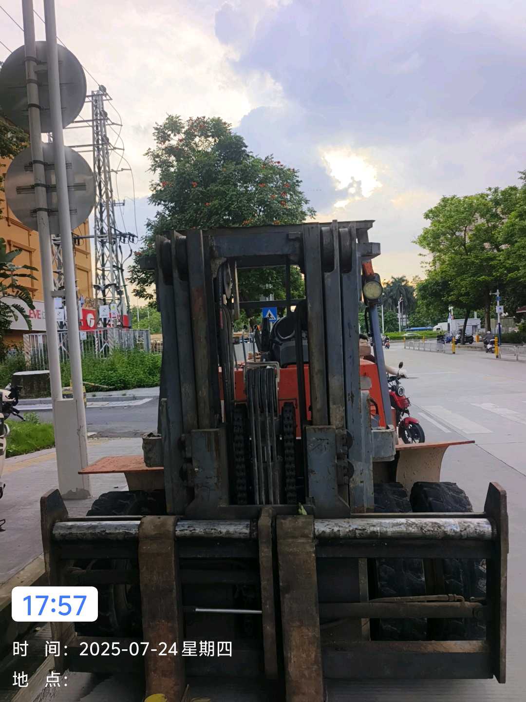 广东省深圳市光明区十九号路10号二手江淮290507.0吨升高0米柴油叉车